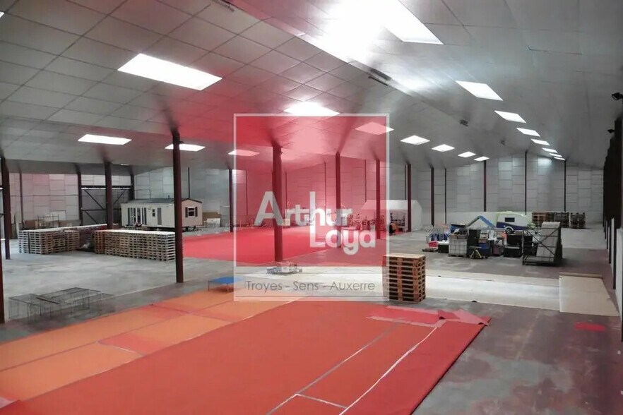 Industrial in Troyes for sale - Interior Photo - Image 1 of 12