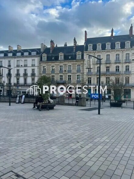 Office in Dijon for lease - Building Photo - Image 3 of 6