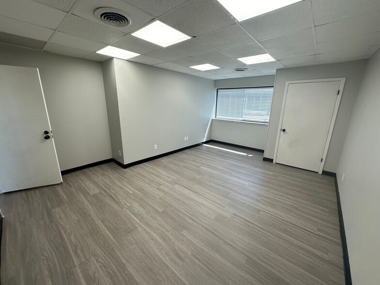 6525 Midway Rd, Haltom City, TX for lease - Building Photo - Image 3 of 10