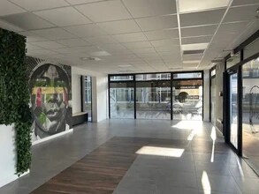 75 Rue Marcelin Berthelot, Aix-en-Provence for lease Interior Photo- Image 2 of 7