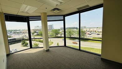 8555 N River Rd, Indianapolis, IN for lease Interior Photo- Image 1 of 6