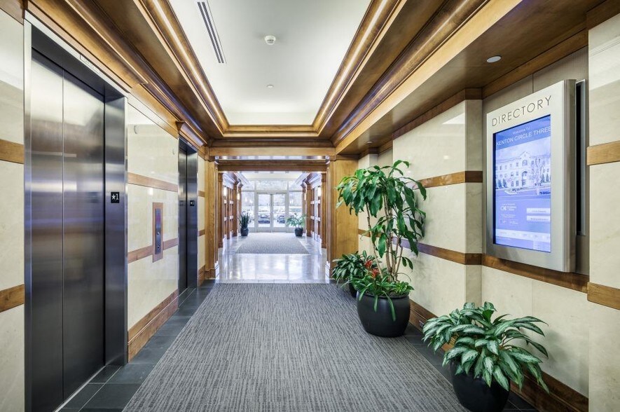 16810 Kenton Dr, Huntersville, NC for lease - Interior Photo - Image 2 of 3