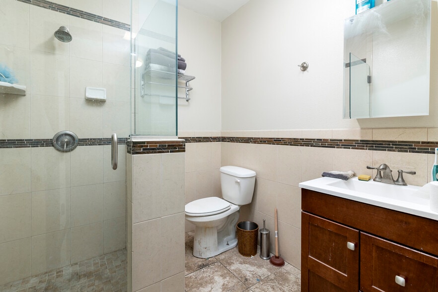 410 N State St, Hemet, CA for sale - Interior Photo - Image 3 of 25