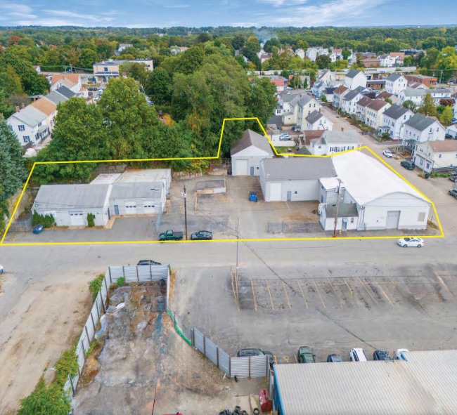 81 Macondray St, Cumberland, RI for sale Primary Photo- Image 1 of 9