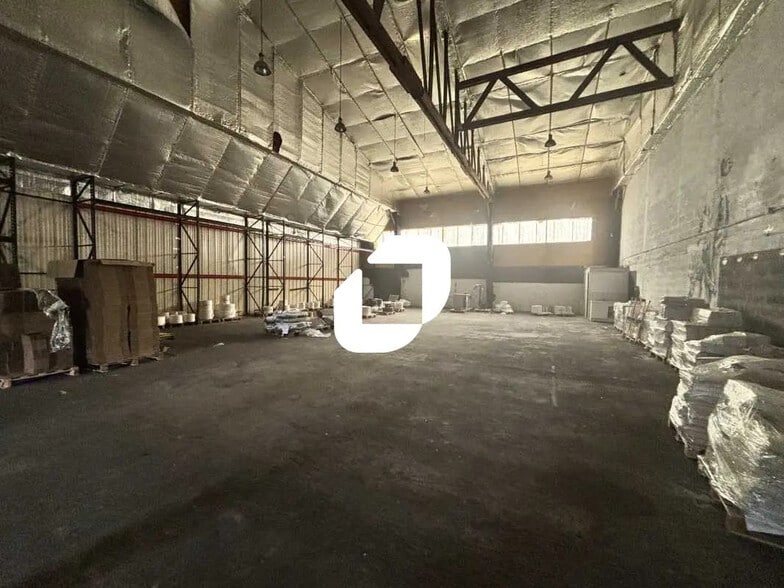 Industrial in Bordeaux for lease - Interior Photo - Image 1 of 8