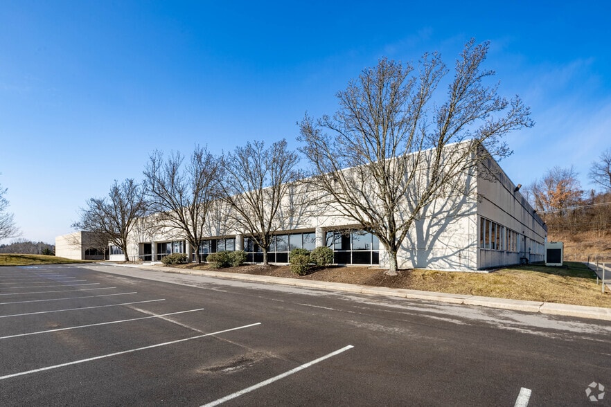 171 Industry Dr, Pittsburgh, PA for lease - Building Photo - Image 1 of 6