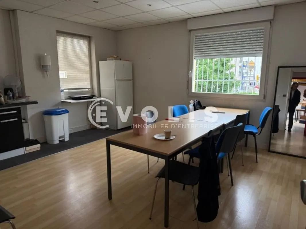 153 Rue Marcel Mérieux, Lyon for lease Interior Photo- Image 1 of 6