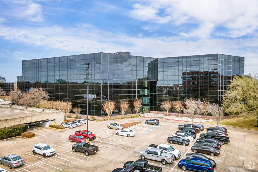 3200 Wilcrest Dr, Houston, TX for lease - Building Photo - Image 3 of 7