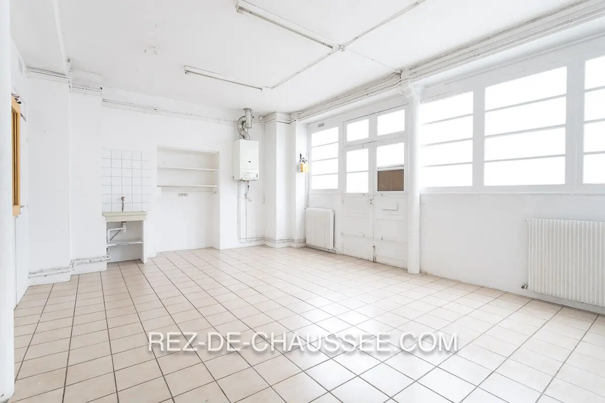 Retail in Paris for sale Interior Photo- Image 1 of 10