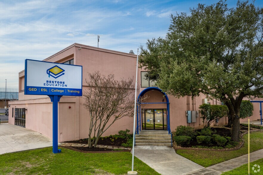 4205 San Pedro Ave, San Antonio, TX for lease - Primary Photo - Image 3 of 22
