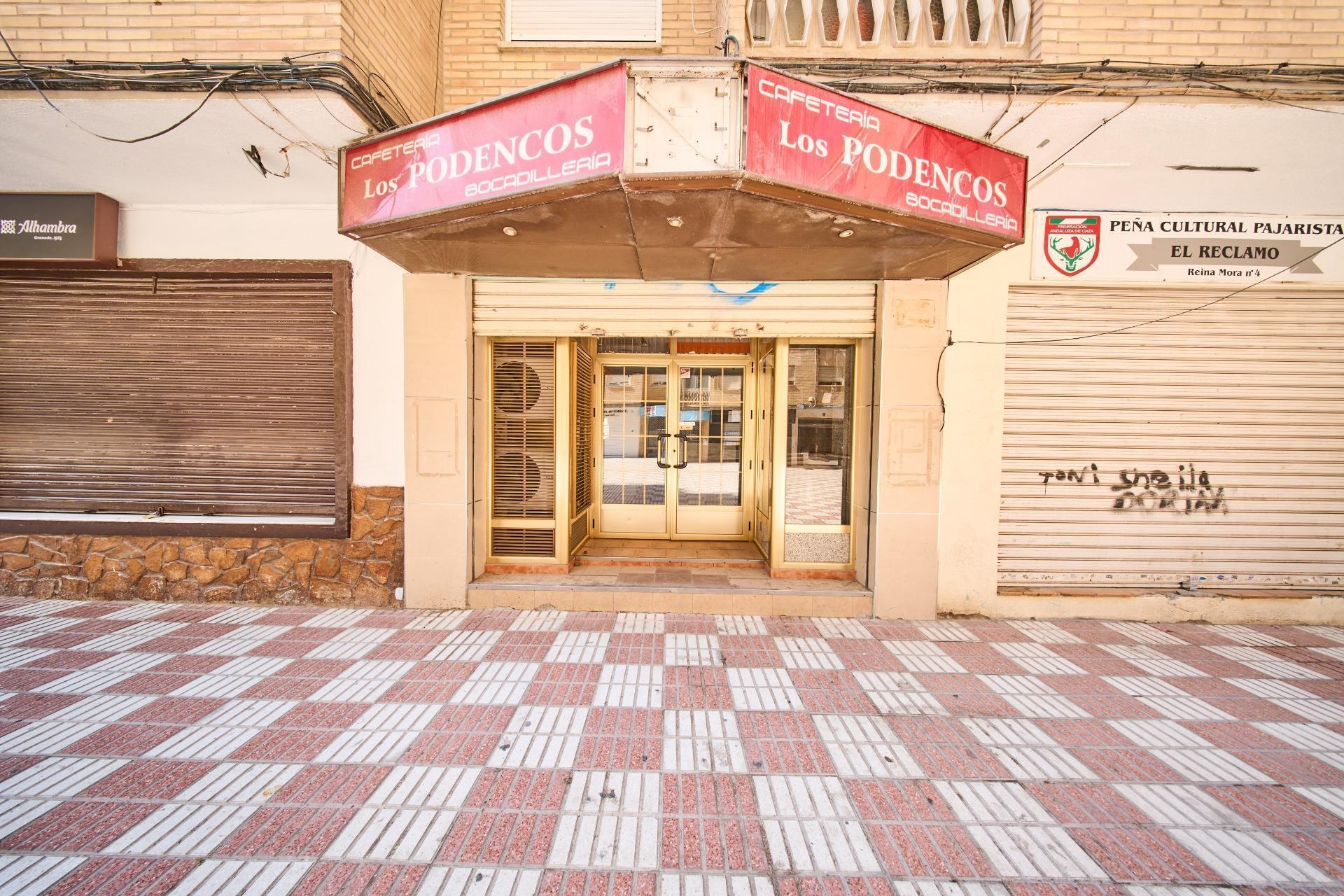 Retail in Granada for sale Building Photo- Image 1 of 22