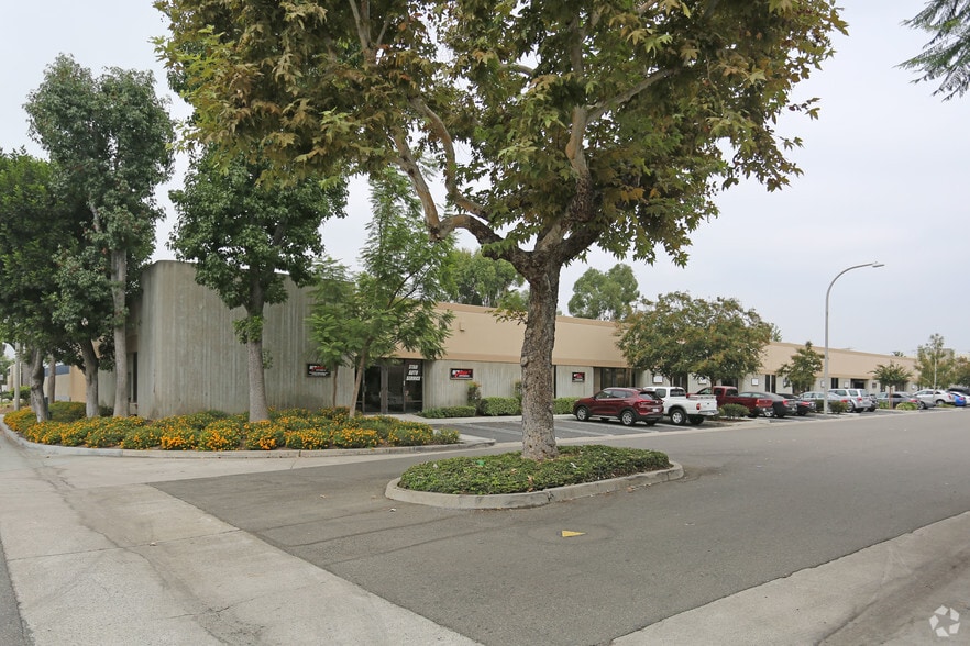 117-223 Viking Ave, Brea, CA for lease - Primary Photo - Image 1 of 6