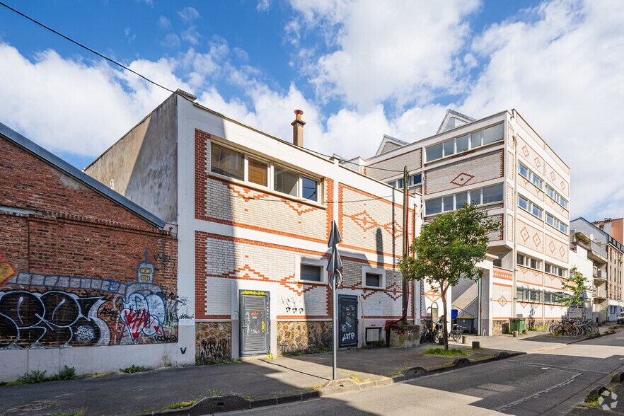 Office in Montreuil for lease - Primary Photo - Image 1 of 3
