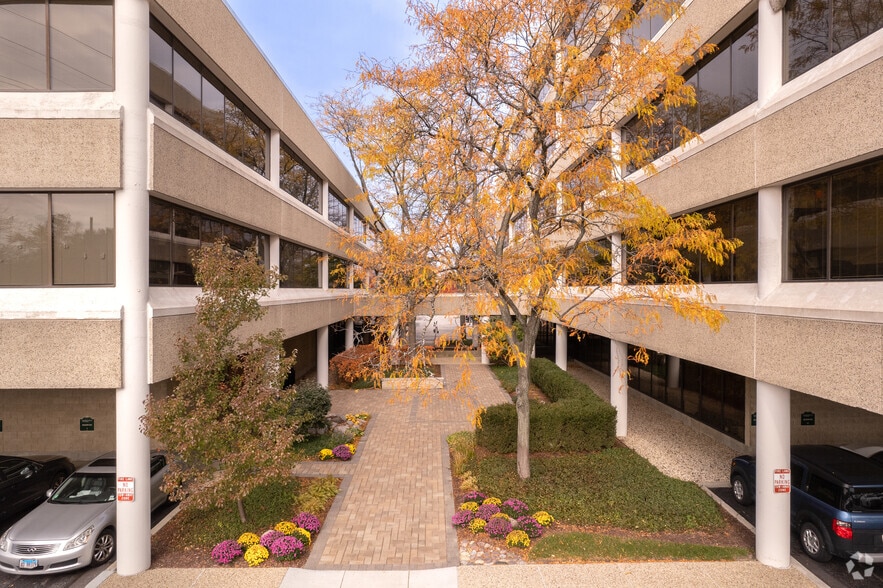 Northfield Plz, Northfield, IL for lease - Building Photo - Image 3 of 22