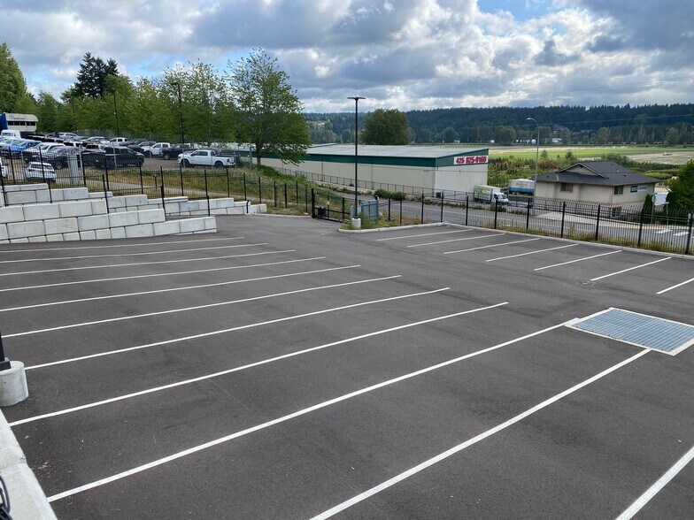 12611 Willows Rd NE, Kirkland, WA for lease - Primary Photo - Image 1 of 5