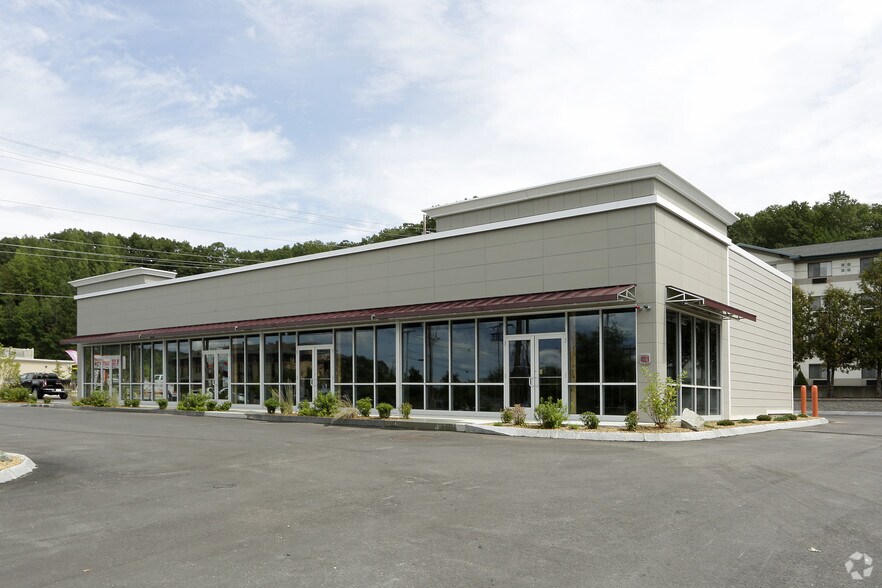 2305 Brown Ave, Manchester, NH 03103