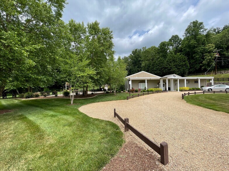 935 Niagara Rd, Vinton, VA 24179