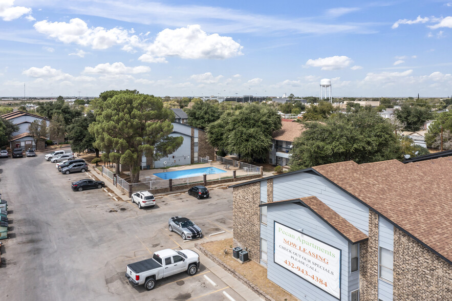Pecan Place and Villa Apartments portfolio of 2 properties for sale on LoopNet.com - Building Photo - Image 1 of 27
