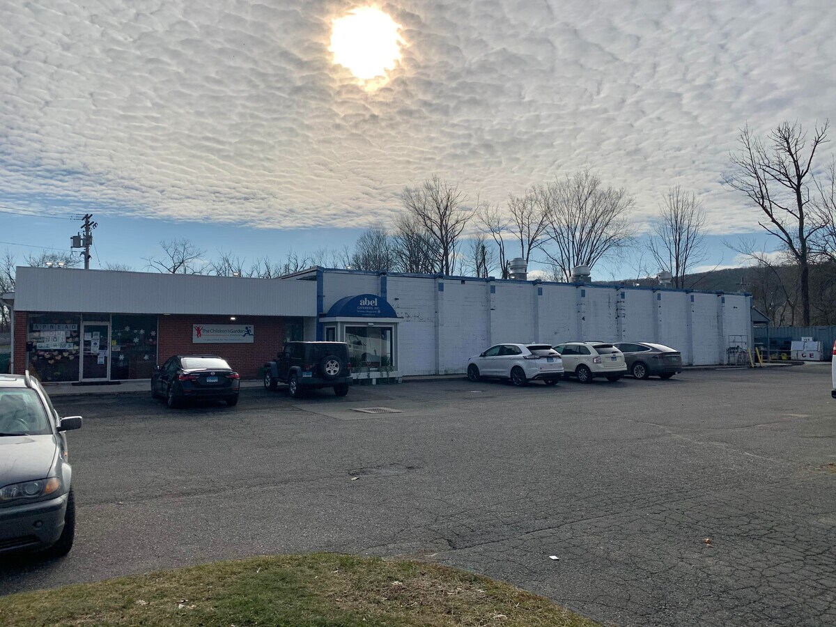 70 Bradley Rd, Woodbridge, CT 06525