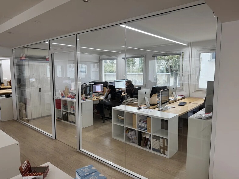 25 Rue De Ponthieu, Paris for lease - Interior Photo - Image 2 of 6