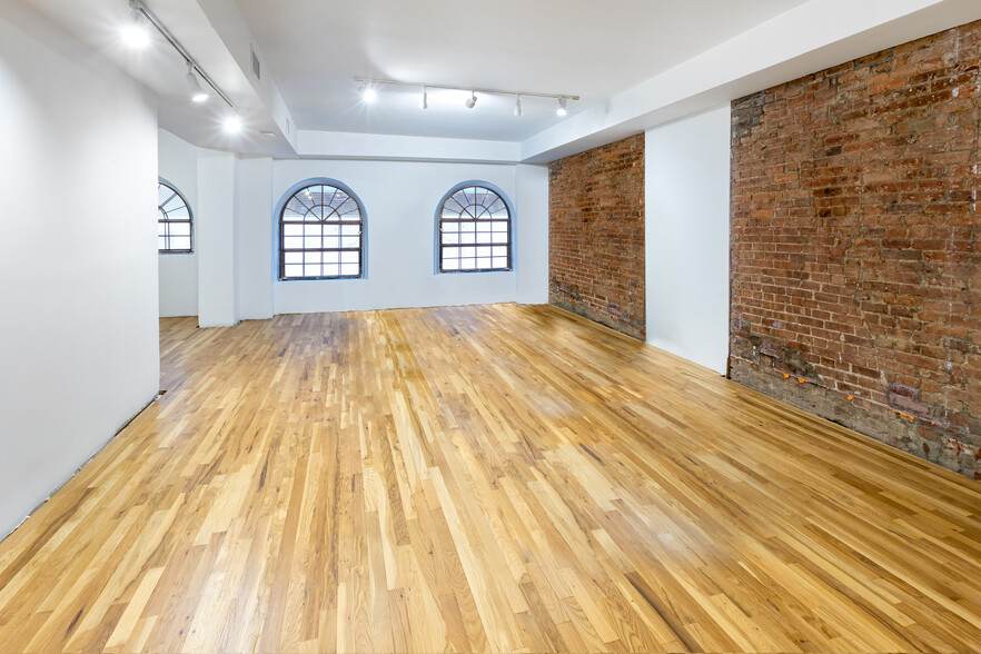 16 E 41st St, New York, NY for lease - Interior Photo - Image 2 of 16