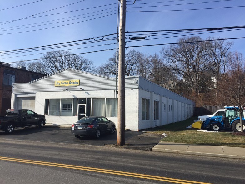 304 Seymour Ave, Derby, CT for sale - Building Photo - Image 1 of 1