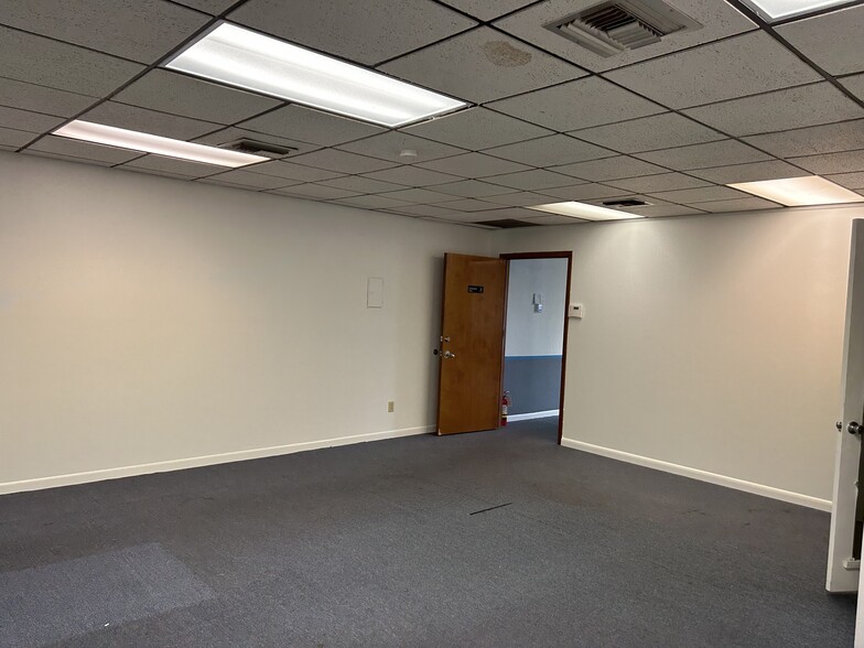 6410-6488 Ridge Rd, Port Richey, FL for lease - Interior Photo - Image 3 of 7