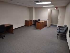 801 W Bay Dr, Largo, FL for lease Interior Photo- Image 2 of 7