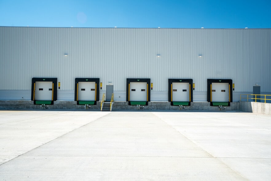 1101 N Center Rd, Flint, MI for lease - Building Photo - Image 3 of 10