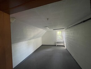 82 Woodside Rd, Riverside, IL for lease Interior Photo- Image 2 of 7