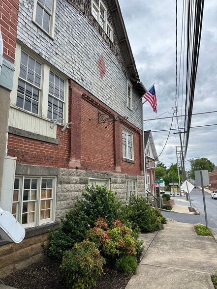 55 N Cedar St, Lititz, PA for lease - Building Photo - Image 3 of 12