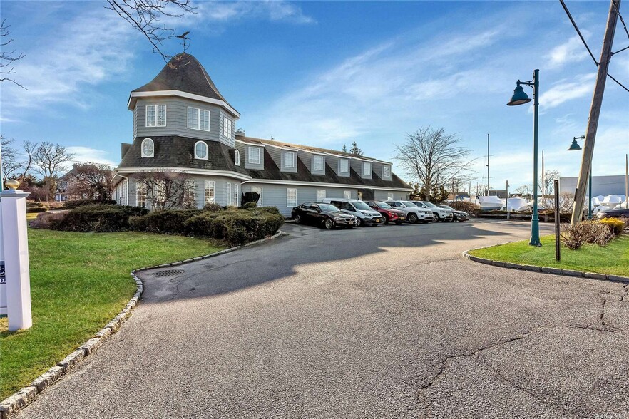 320 Montauk Hwy, West Islip, NY for sale - Building Photo - Image 2 of 31