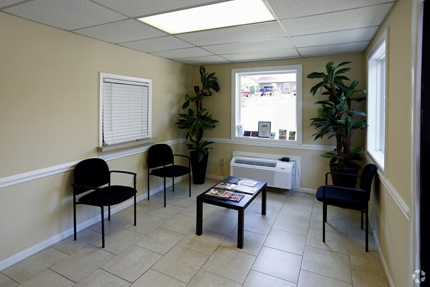 10617 Kettering Dr, Charlotte, NC for lease - Lobby - Image 2 of 4