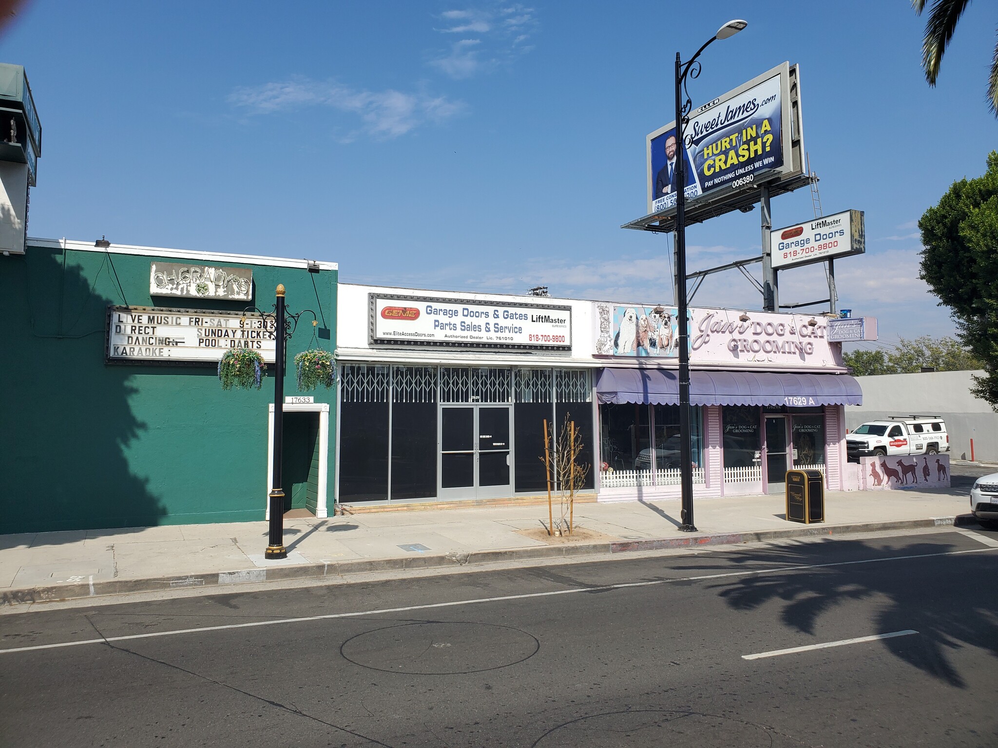 17629 Chatsworth St, Granada Hills, CA for lease Building Photo- Image 1 of 3