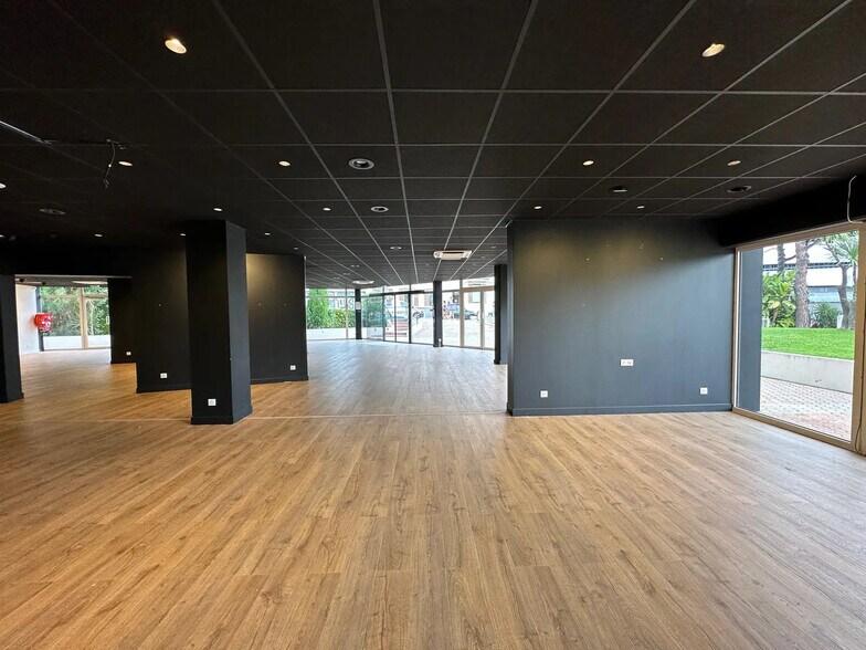 120 Avenue Eugène Donadei, Saint-Laurent-du-Var for lease - Interior Photo - Image 3 of 7