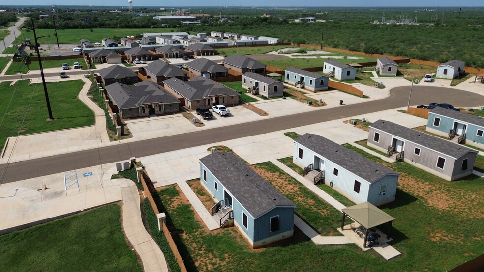 113 American Dr, Cotulla, TX for sale - Building Photo - Image 3 of 24