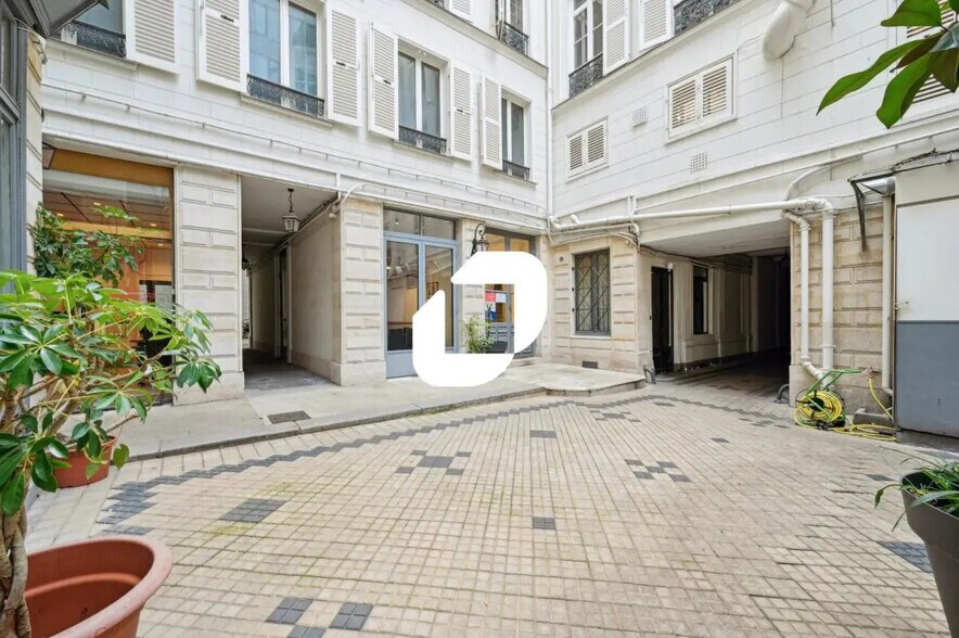 Office in Paris for lease - Building Photo - Image 2 of 13