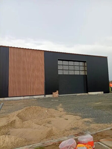 Industrial in Le Havre for lease - Building Photo - Image 1 of 3