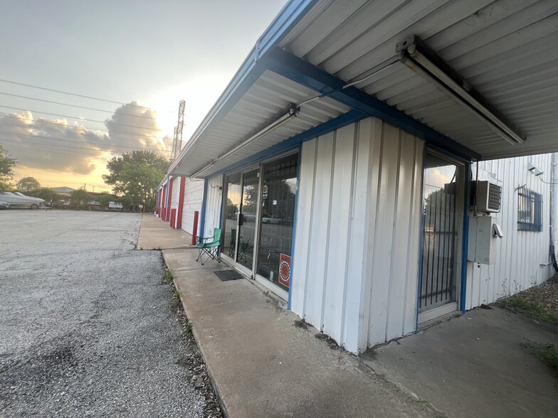 6730 Wilcrest Dr, Houston, TX for lease - Building Photo - Image 3 of 10