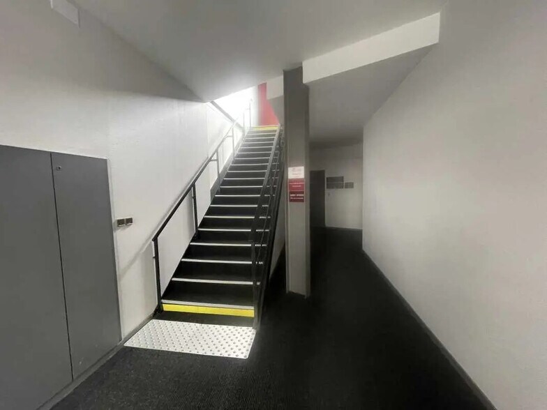 Office in Talence for sale - Interior Photo - Image 2 of 7