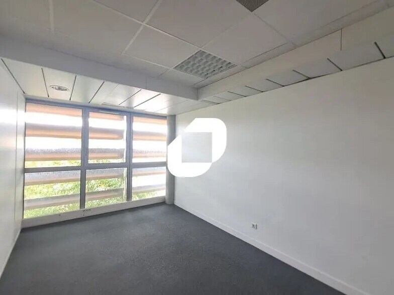 Office in Bordeaux for lease - Interior Photo - Image 1 of 15