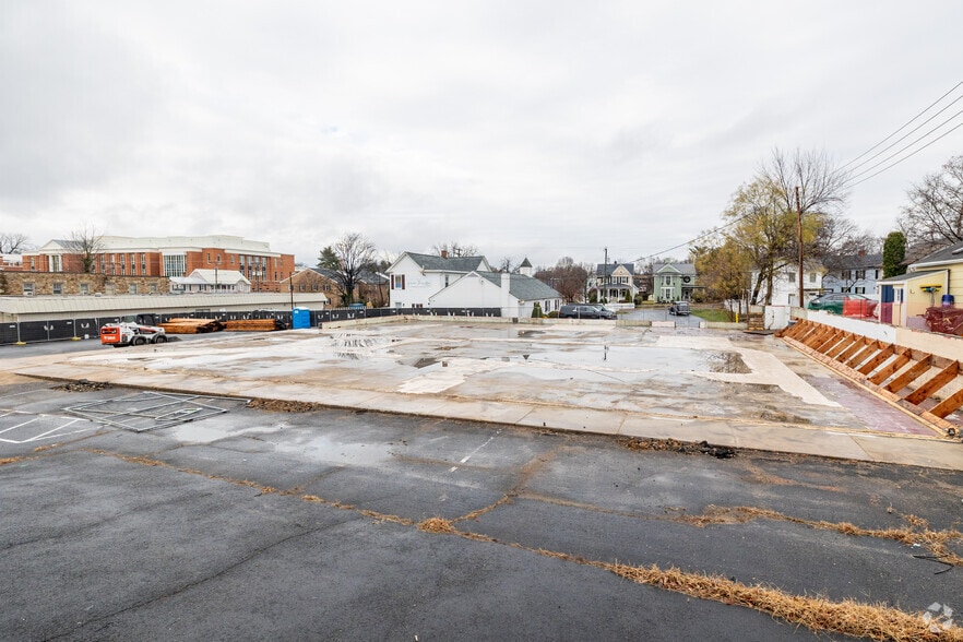 206 E Market St, Leesburg, VA for sale - Building Photo - Image 2 of 2