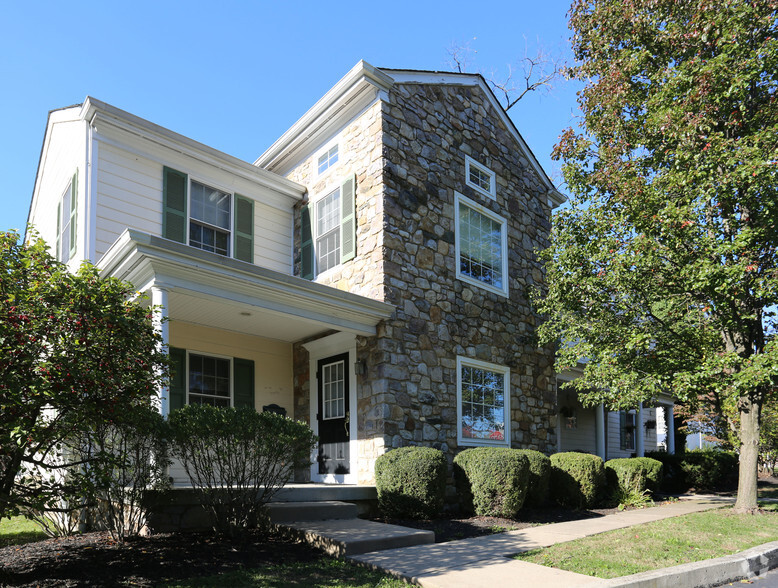 8 E Germantown Pike, Plymouth Meeting, PA for lease - Primary Photo - Image 1 of 45