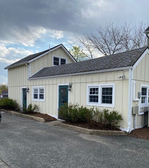 2 Hilltop Rd, Mendham, NJ 07945