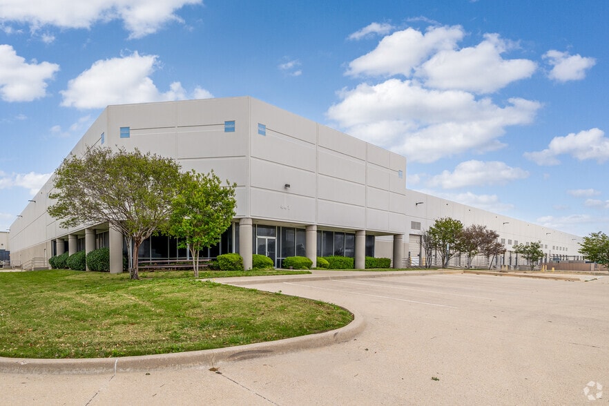 401-441 Railhead Rd, Fort Worth, TX for lease - Building Photo - Image 1 of 12