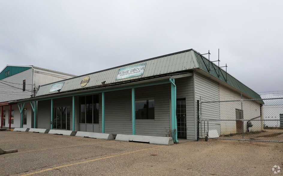 5233 54 Ave, Red Deer, AB for sale - Primary Photo - Image 1 of 1