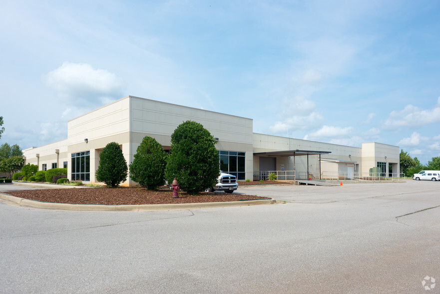 100 Quality Cir NW, Huntsville, AL for lease - Building Photo - Image 3 of 16