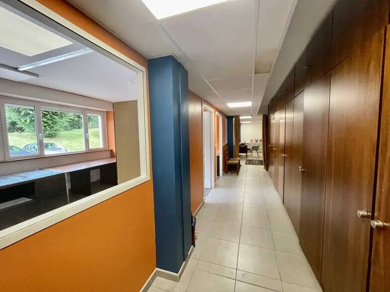 Office in Rouen for lease - Interior Photo - Image 3 of 11