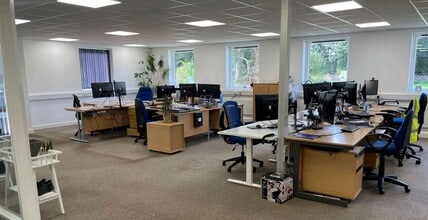 Arnolds Field Est, Wickwar for lease Interior Photo- Image 1 of 1