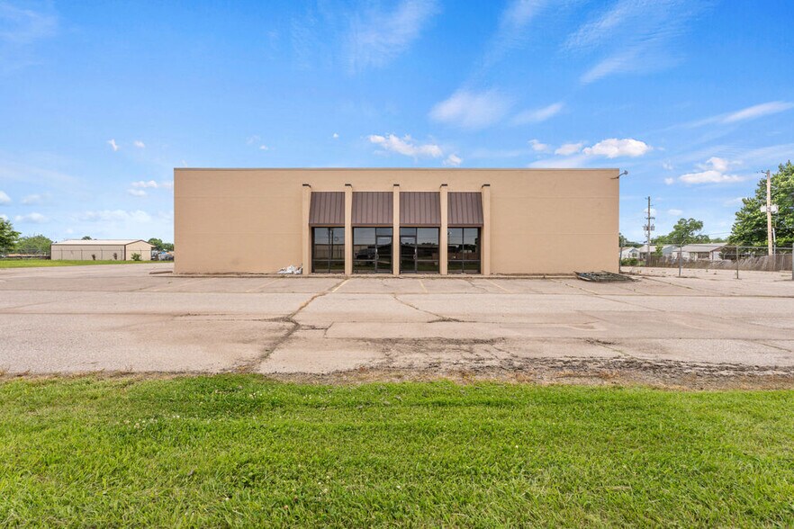 1630 S St Clair St, Wichita, KS for lease - Building Photo - Image 2 of 8